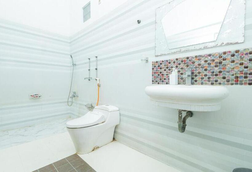 Номер Deluxe, Boss Residence Serang Mitra Reddoorz