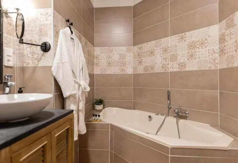キングサイズベッドのスタンダードルーム, Casa Mila & Spa Chambres D Hôtes Raffinées Vue Loire, Spa Bien être