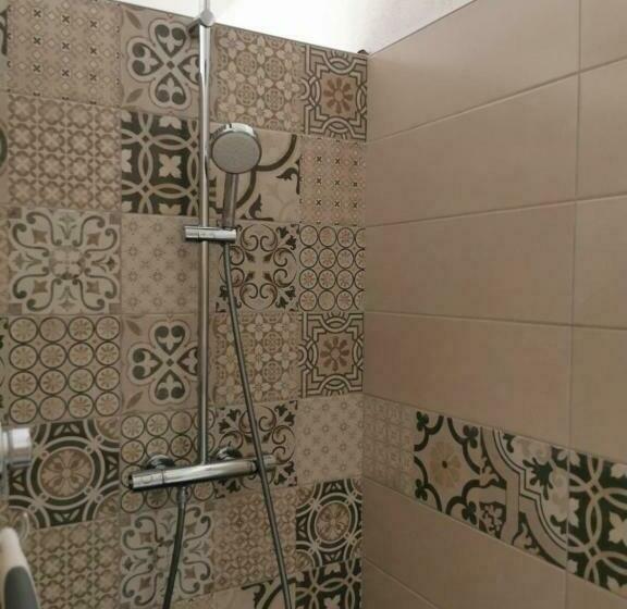 غرفة أساسية, Chambres D Hôtes L Escale Charmante