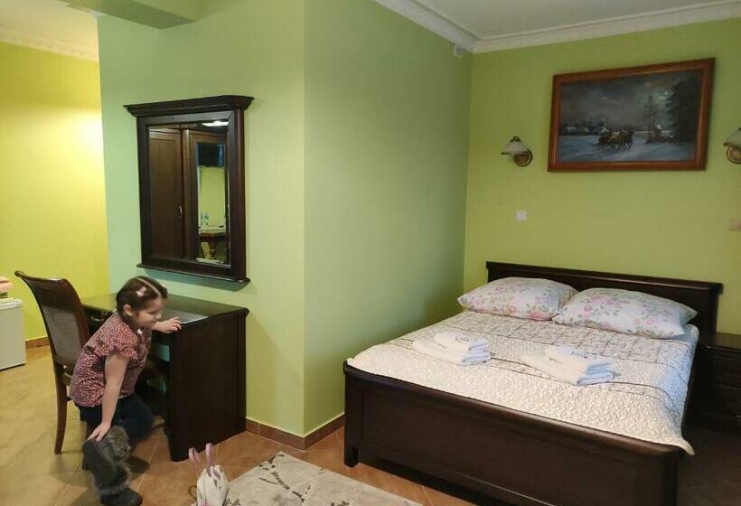 디럭스 트리플 룸, Dwór Bartnika