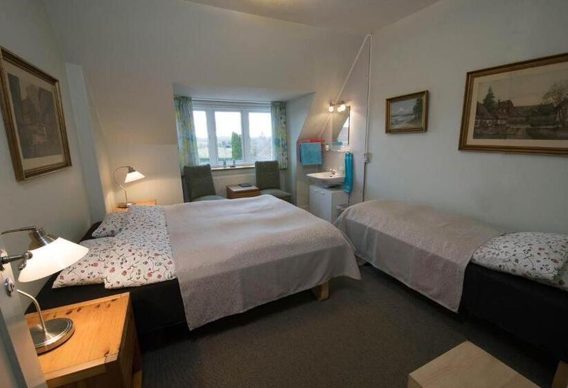 Трехместный Номер Стандарт Совместная Ванная, Lolland