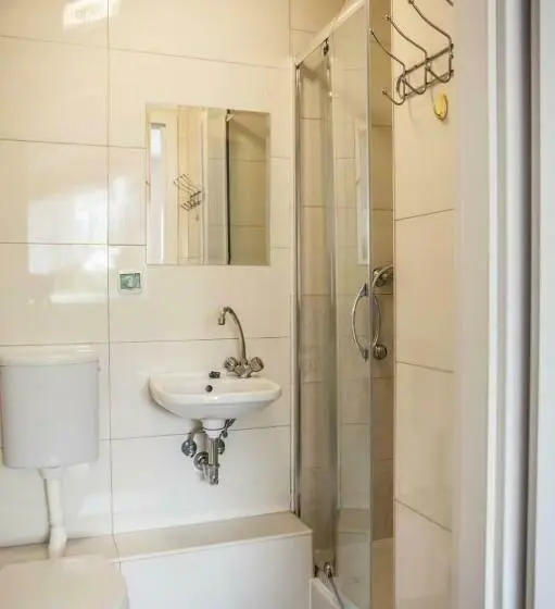 Standard Kolmen Hengen Huone, Arkada