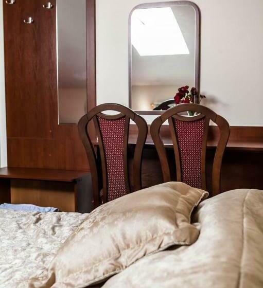 חדר סטנדרט לשלושה, Arkada