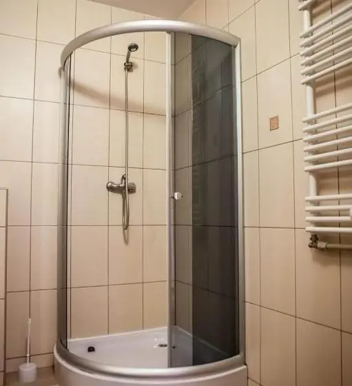 Standard Neljän Hengen Huone, Arkada