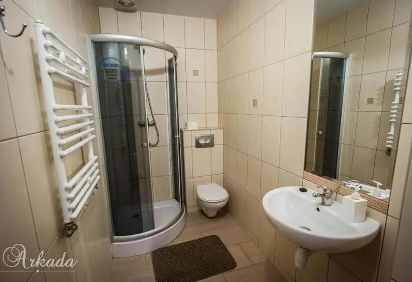 Standard Neljän Hengen Huone, Arkada