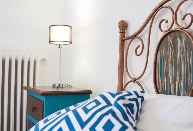 חדר סטנדרט לארבעה, Domus Angularia