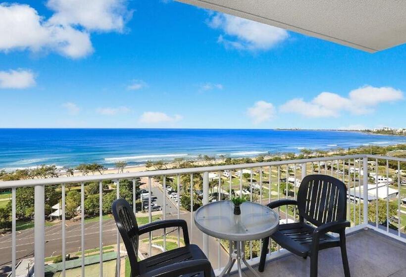 Апартаменты 3 Спальни Вид на Море, Elouera Tower Beachfront Apartments