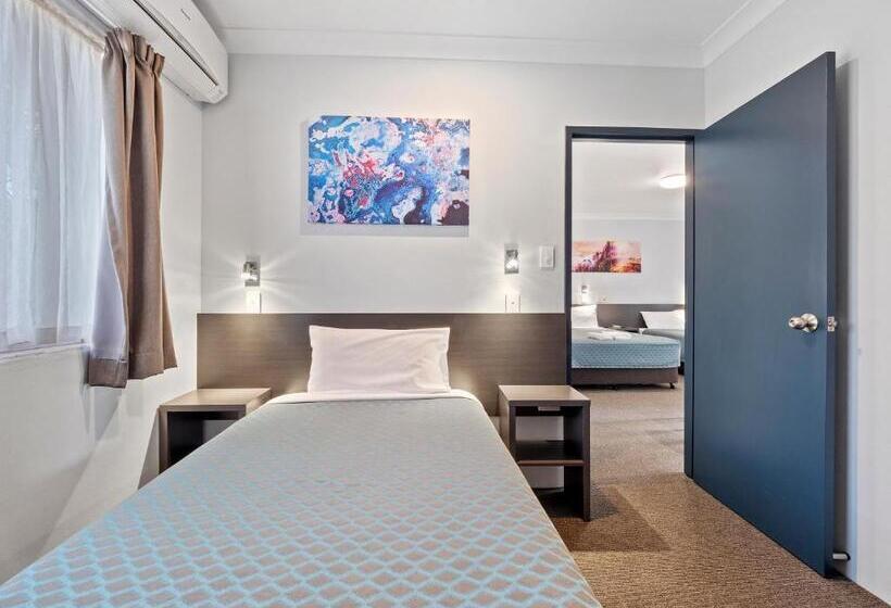 דירת שלושה חדרים, Grafton Central Motel