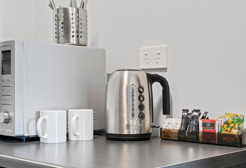 דירת שלושה חדרים, Grafton Central Motel