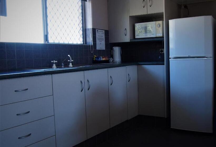 דירת שלושה חדרים, Grafton Central Motel