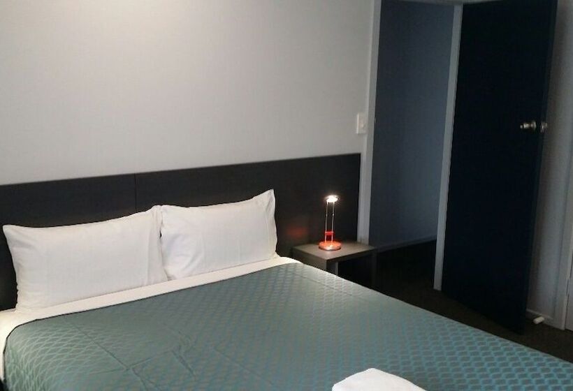 דירת שלושה חדרים, Grafton Central Motel