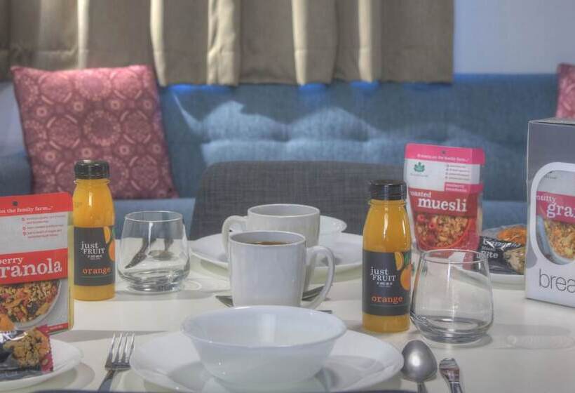 דירת שלושה חדרים, Grafton Central Motel