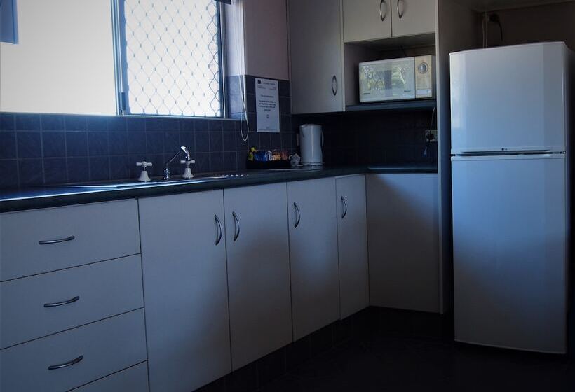 דירת שלושה חדרים, Grafton Central Motel