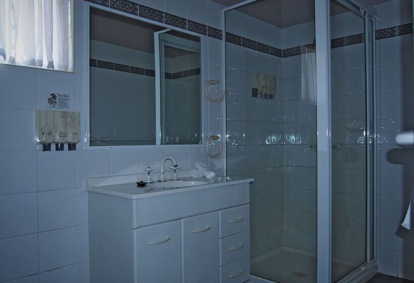 דירת שלושה חדרים, Grafton Central Motel