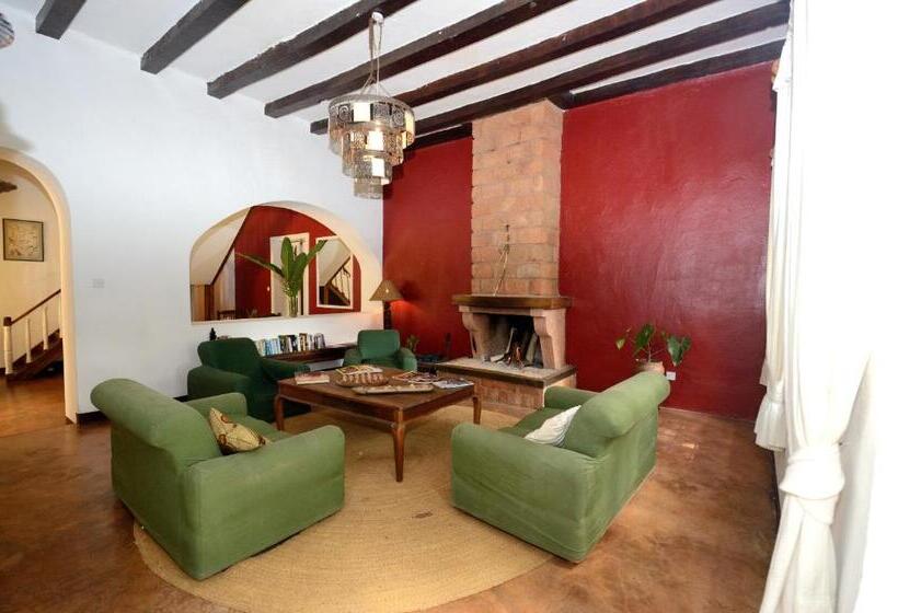 کلبه ییلاقی سوپریور یک خوابه, Arusha Safari Lodge