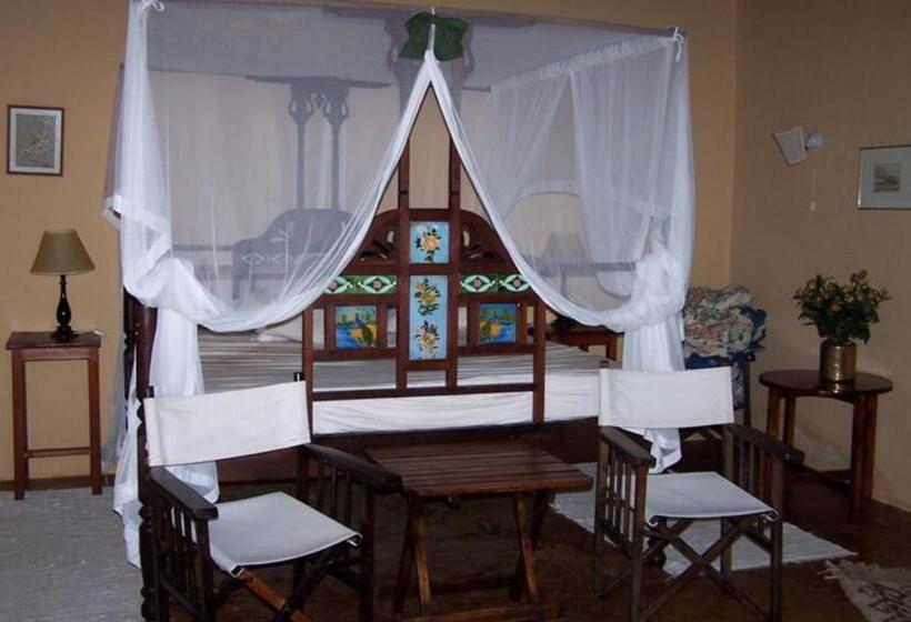 کلبه ییلاقی سوپریور یک خوابه, Arusha Safari Lodge