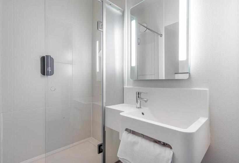 חדר סטנדרט לארבעה, B&b Hotel Marseille Euromed