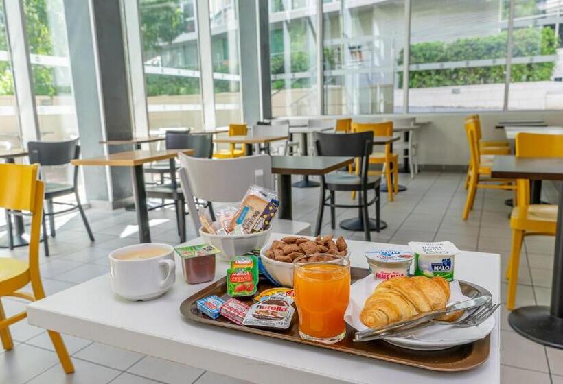 חדר סטנדרט לארבעה, B&b Hotel Marseille Euromed