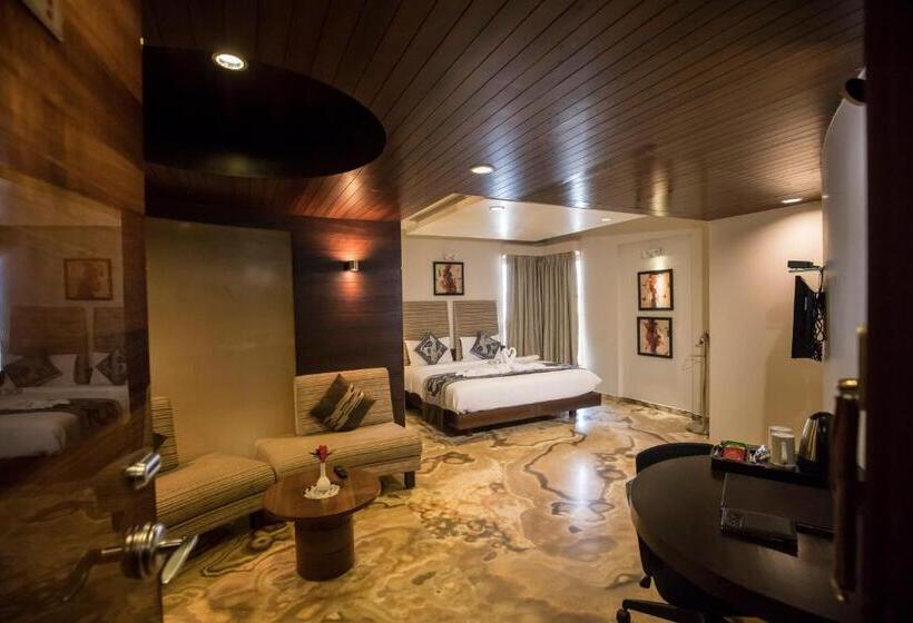 이그제큐티브 룸, Bizz The