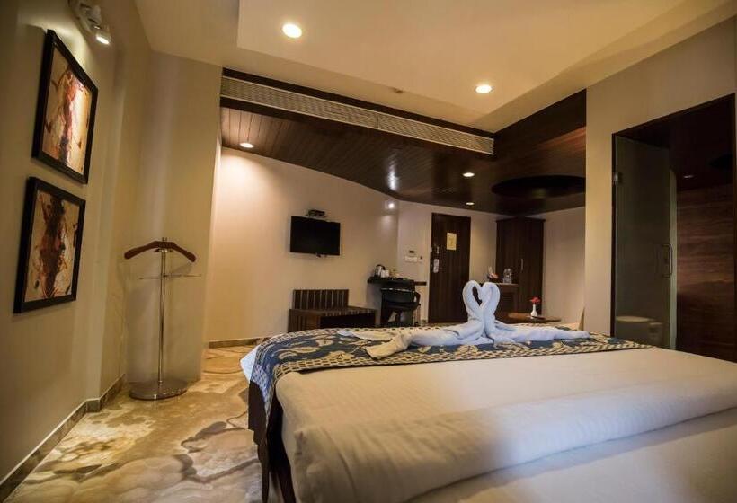 이그제큐티브 룸, Bizz The