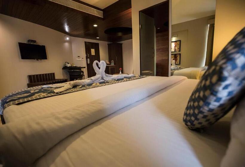 이그제큐티브 룸, Bizz The