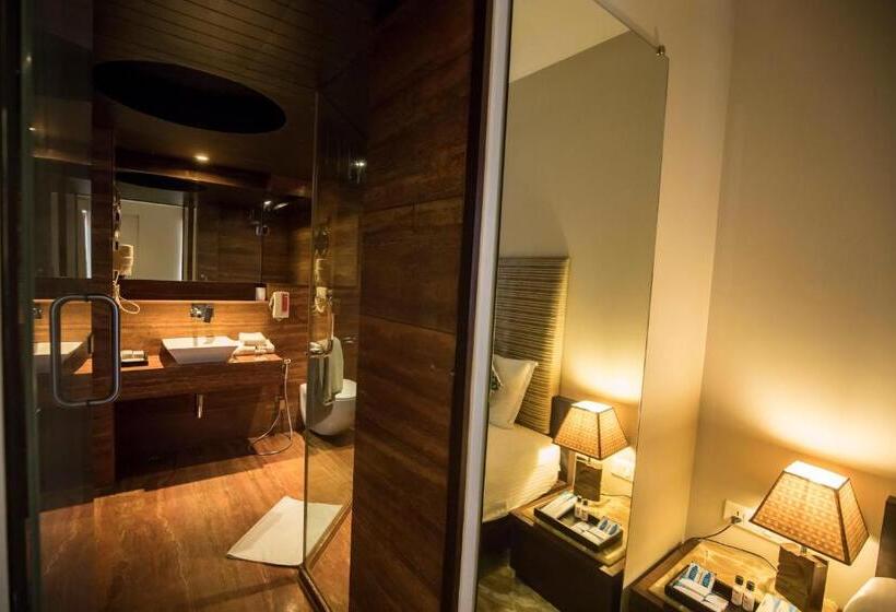 이그제큐티브 룸, Bizz The