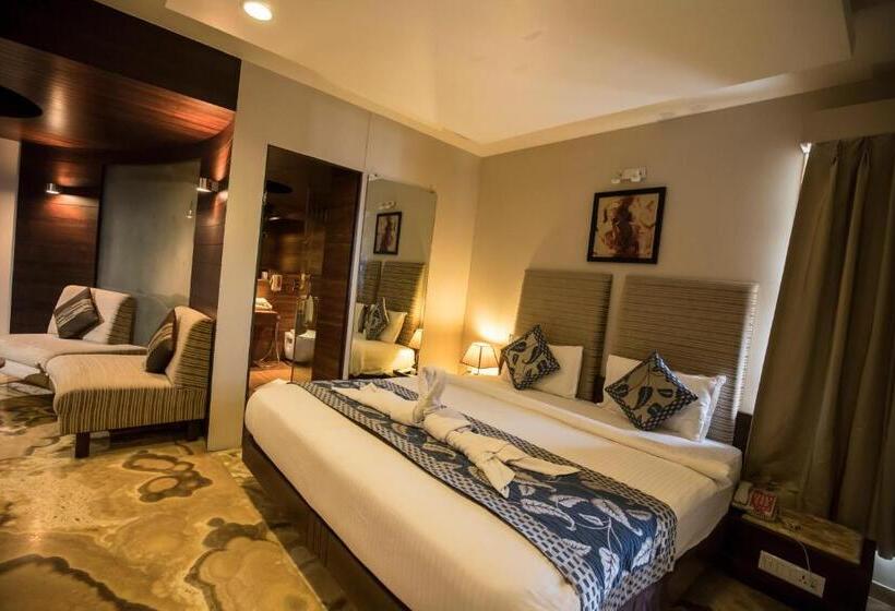 이그제큐티브 룸, Bizz The