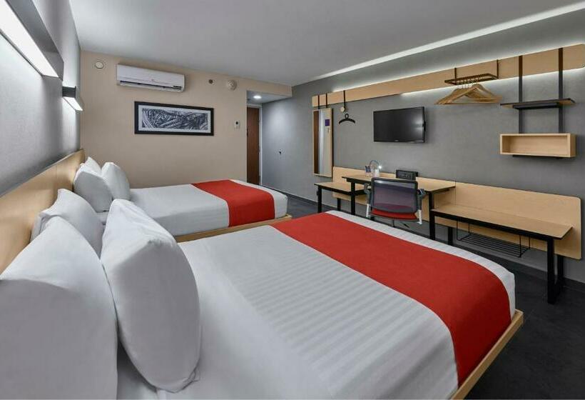 带2个双人床的标准工作室, City Express By Marriott La Paz