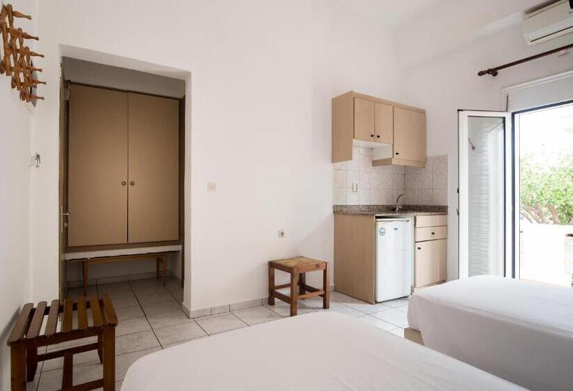 이코노미 스튜디오, Ibiscus Hotel Malia