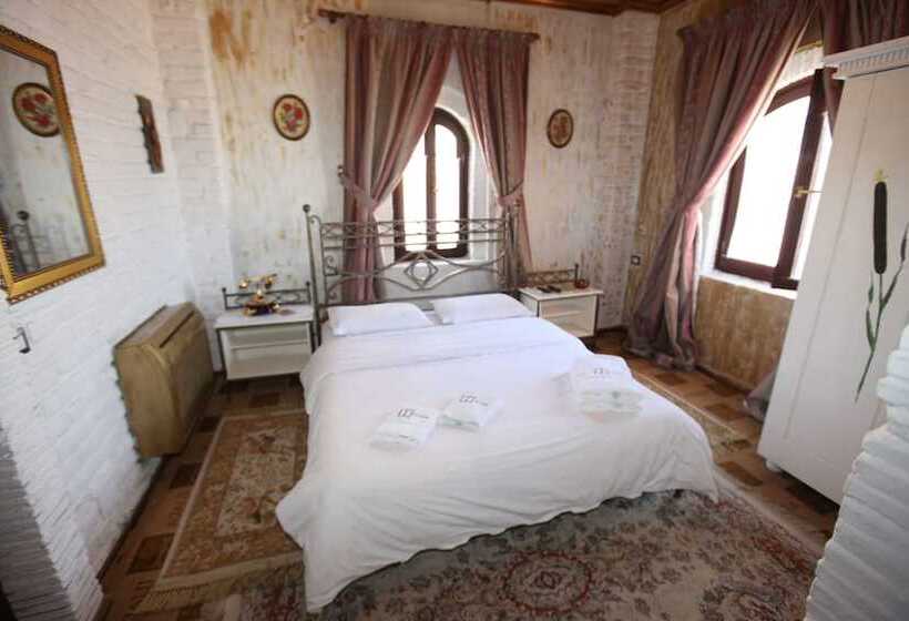 带按摩浴盆的套房, Iliada