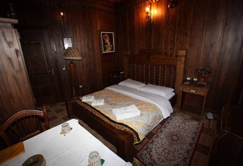 带按摩浴盆的套房, Iliada