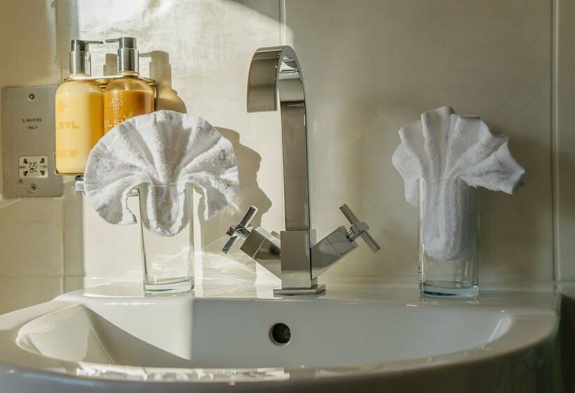 Номер Deluxe, Jolyon S Boutique