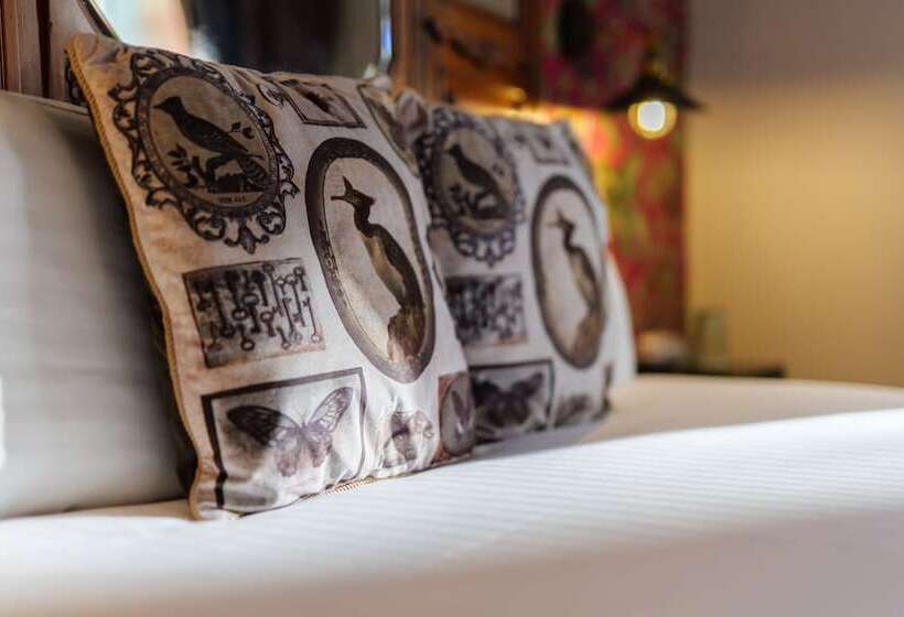 Номер Deluxe, Jolyon S Boutique