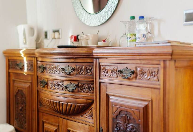 Номер Deluxe, Jolyon S Boutique