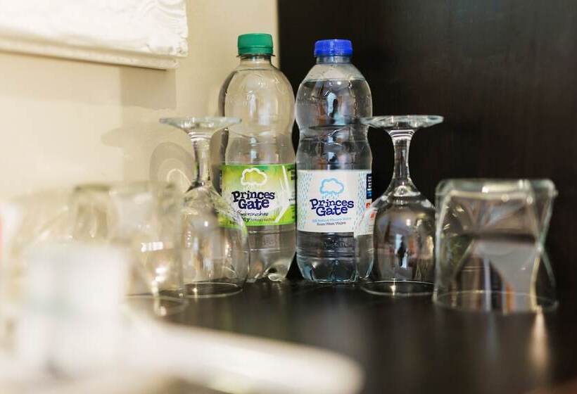 Номер Economy, Jolyon S Boutique