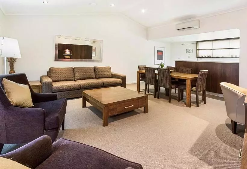 سوئیت پرزیدنت, Karratha International