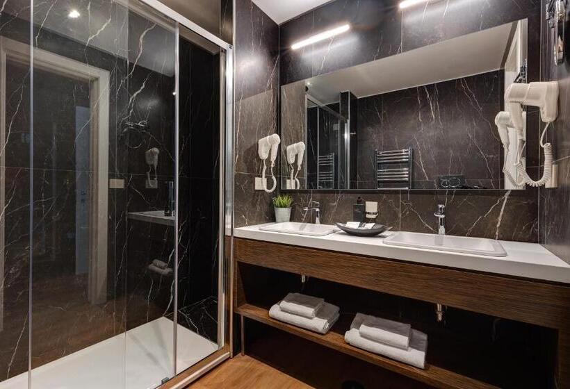 חדר סטנדרט לשלושה, Rome Art Hotel   Gruppo Trevi Hotels