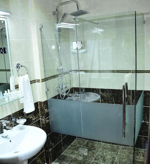 غرفة قياسية, Rustaveli Palace