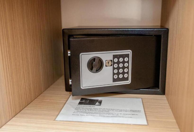 غرفة قياسية, Rustaveli Palace