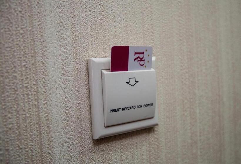 جناح جونيور, Rustaveli Palace