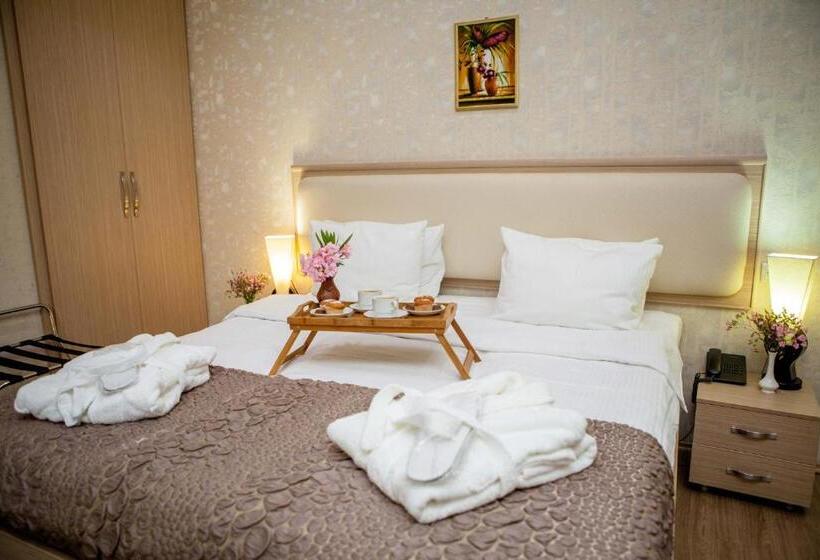 غرفة قياسية, Rustaveli Palace