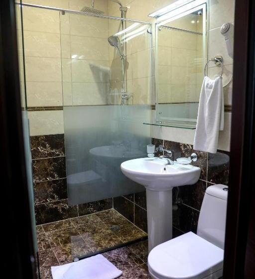 غرفة قياسية, Rustaveli Palace