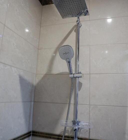 غرفة قياسية, Rustaveli Palace