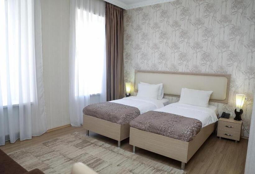 غرفة قياسية, Rustaveli Palace