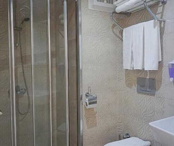 Habitación Familiar, Side Legend