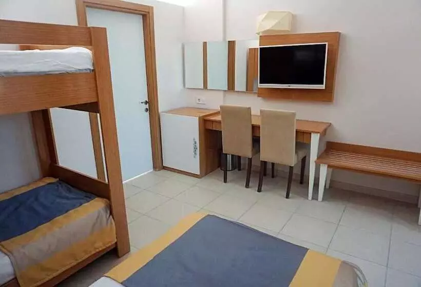 Habitación Familiar, Side Legend