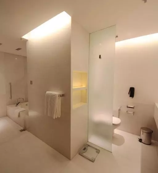 キングサイズベッドのデラックススイート, Vivanta New Delhi, Dwarka