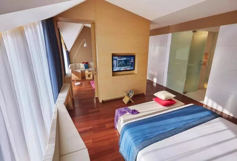 キングサイズベッドのデラックススイート, Vivanta New Delhi, Dwarka