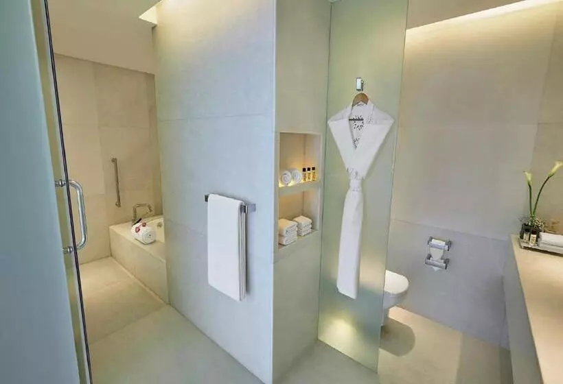 キングサイズベッドのデラックススイート, Vivanta New Delhi, Dwarka