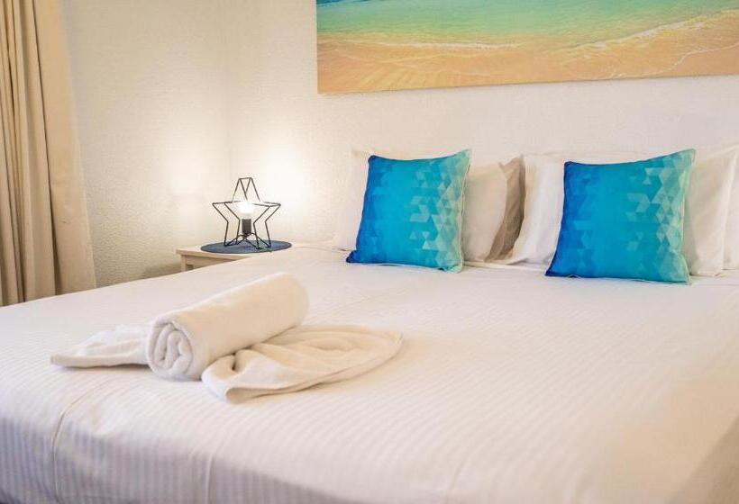 Superior 2-bedroom flat with sea view, Mandolin Beachfront Resort